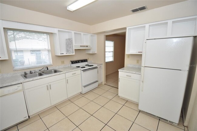 Building Photo - 1434 E Fern Rd