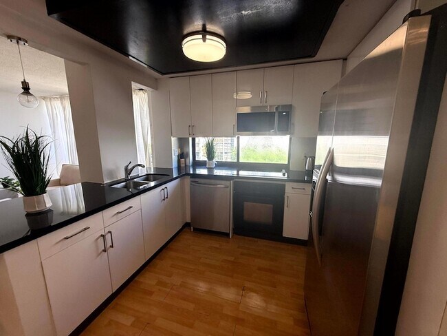 Building Photo - 16909 N Bay Rd