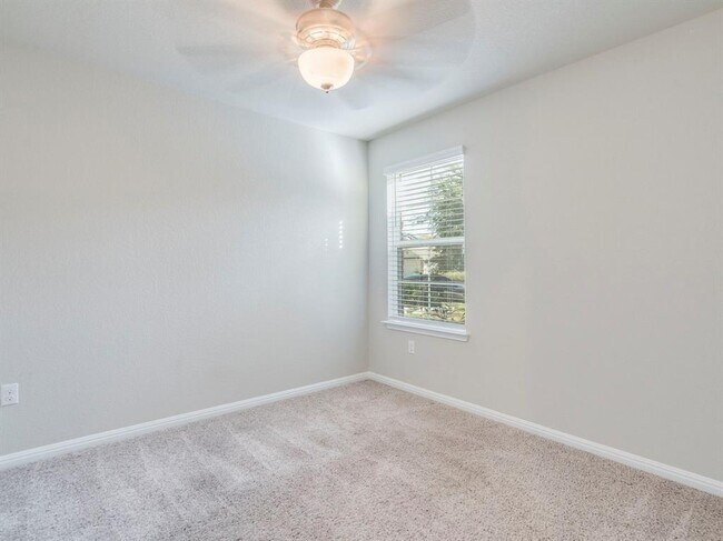 Building Photo - 392 Blue Sage Dr