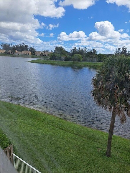 Building Photo - 5200 NW 31st Ave