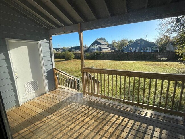 Building Photo - 1422 Stratton Pl Dr