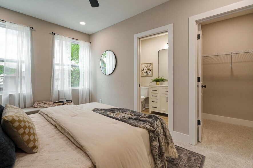 Bedroom 4 Bath - 2587 Dayton Ave