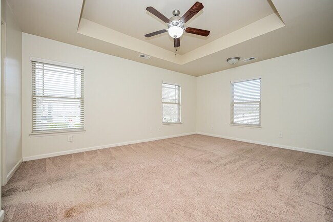 Building Photo - 185 Stillwood Dr