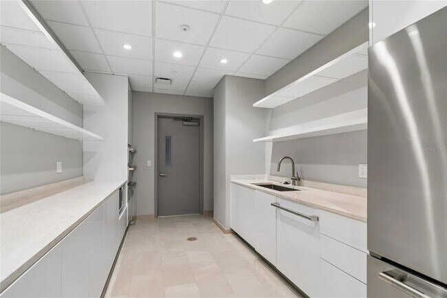 Building Photo - 400 Central Ave