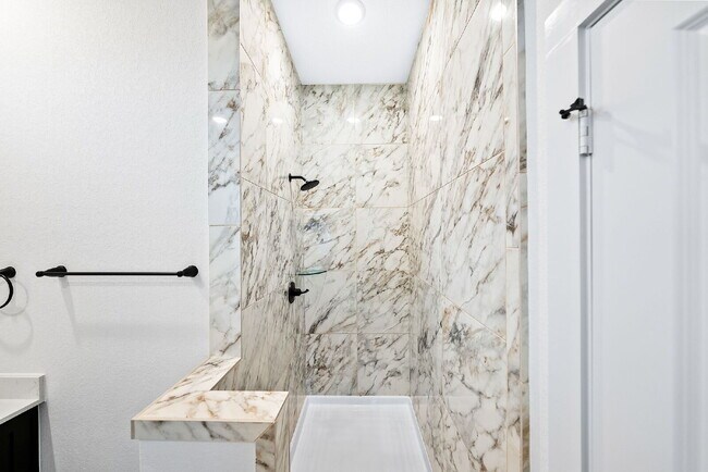 Building Photo - Charming Townhome Offering Space, Comfort, and Convenience