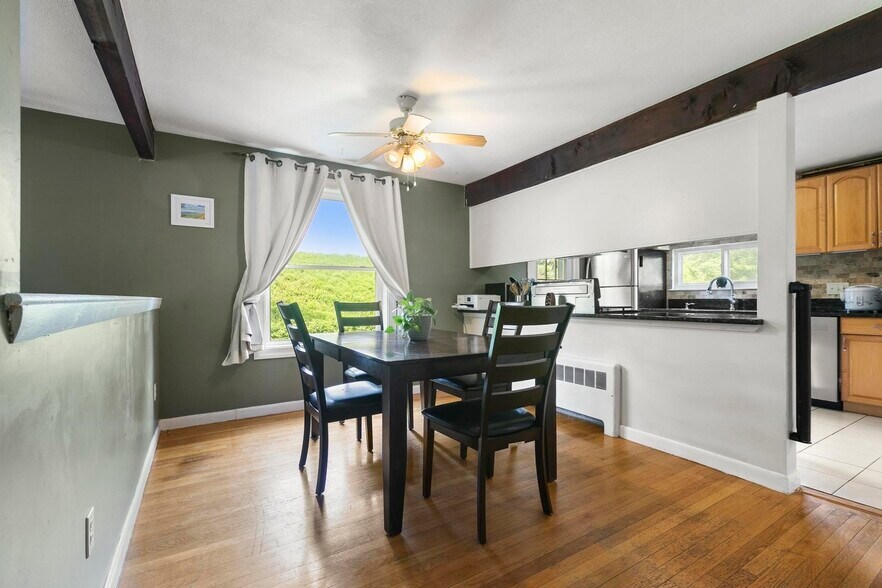 Building Photo - 5 Robinlea Cir