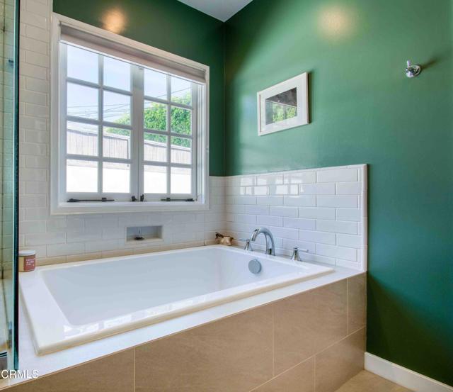 Building Photo - 1014 Stearns Dr