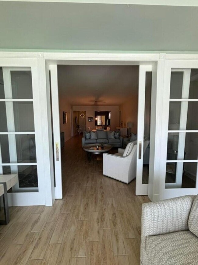Building Photo - 11 Harbour Isle Dr W