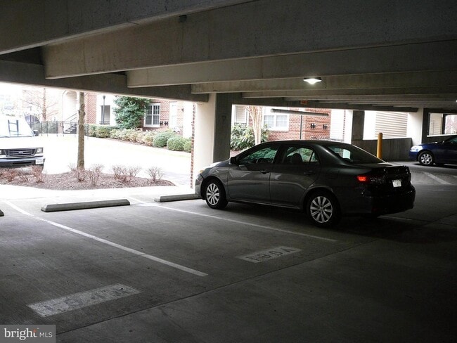 Building Photo - 12958 Centre Park Cir