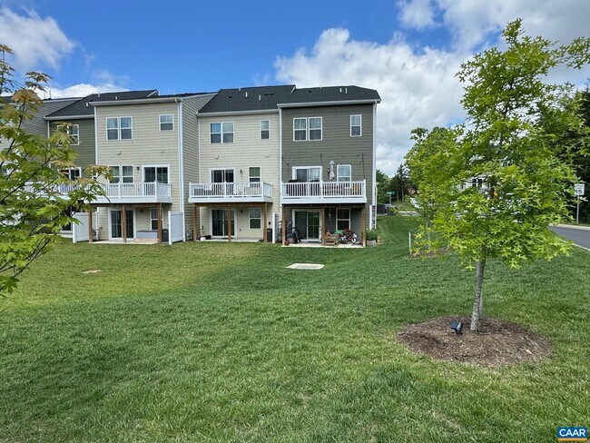 Building Photo - 2034 Landon Ln