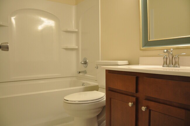 Building Photo - Big Brown - Walk to UK Pre-Leasing Now  Fa...