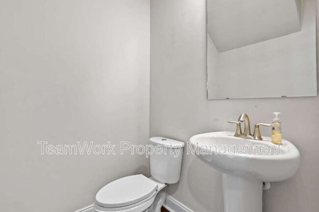 Building Photo - 165 Rowans Creek Dr