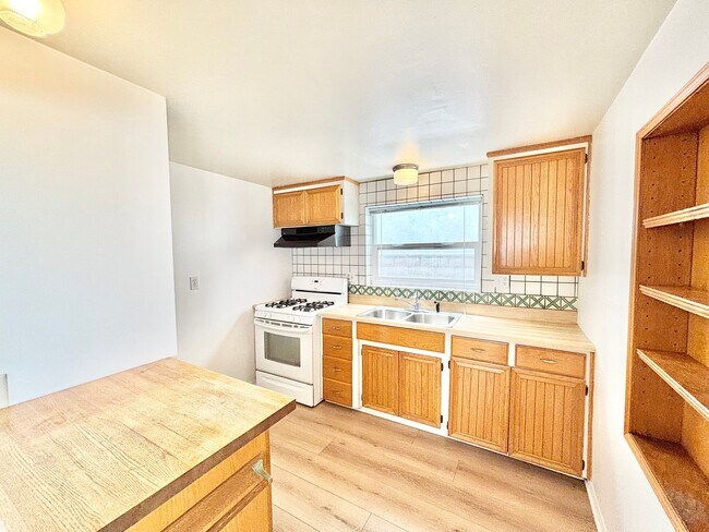 Building Photo - 4027-4029 Ocean Dr