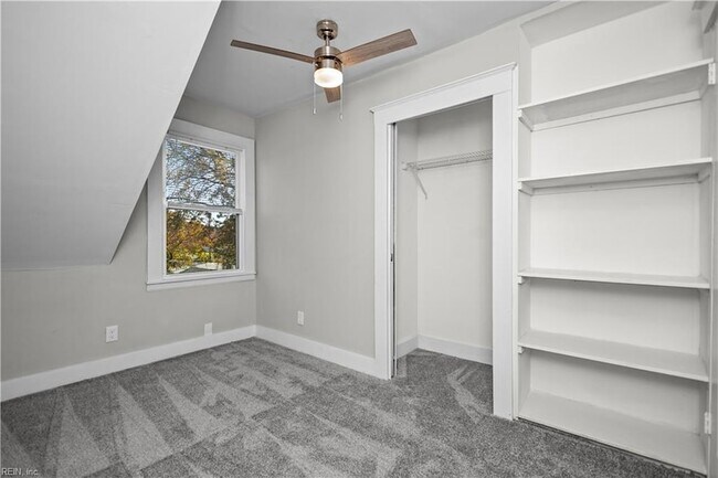 Building Photo - 229 Woodview Ave