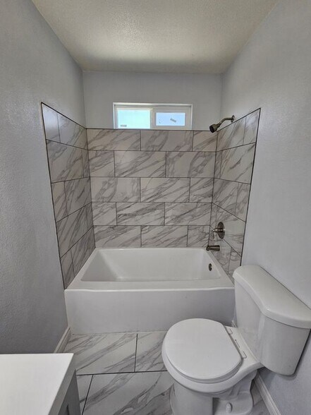 Building Photo - 712 Whittier Ave