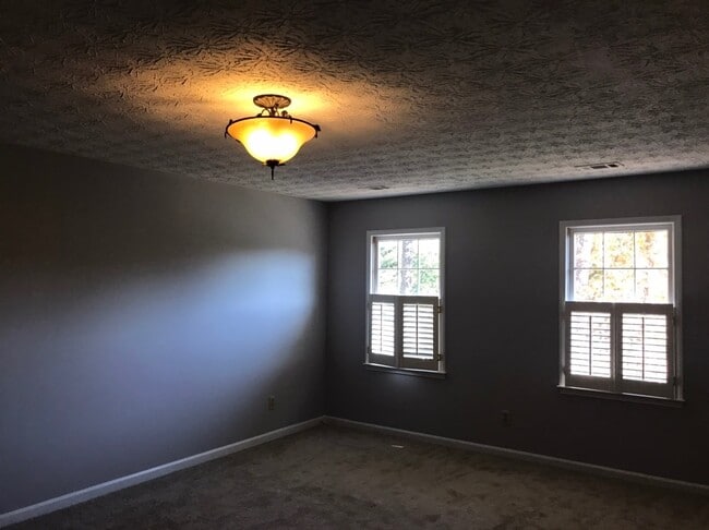 Building Photo - Great 4 Bedroom 2.5 Bath home in East Cobb...