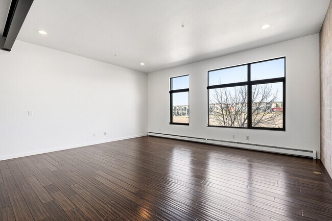Building Photo - 11582 Colony Row