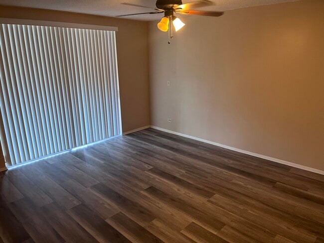 Building Photo - 3720 Inverrary Dr