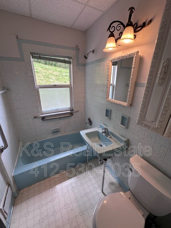 Building Photo - 204 Shoup St