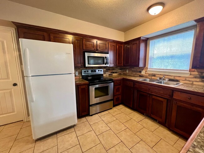 Building Photo - 5108 Hardscrabble Way