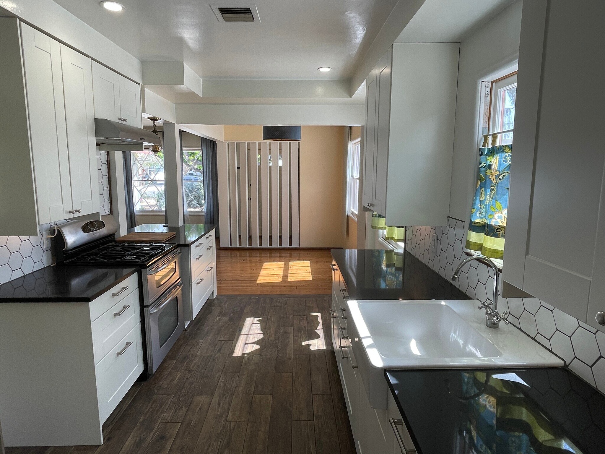 Building Photo - 6461 Gaviota Ave