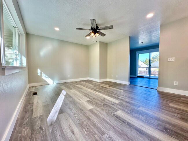 Building Photo - 45 River Cir Dr