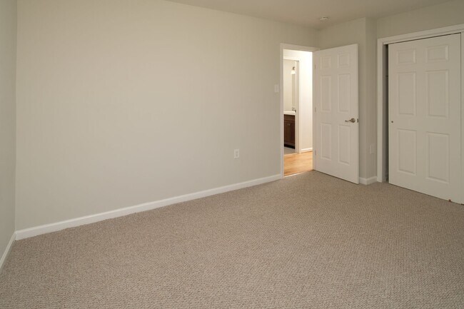 Building Photo - Renovated all new!! - Open Concept.  Top Level Condo. Close to BWI, Ft. Meade & NSA.