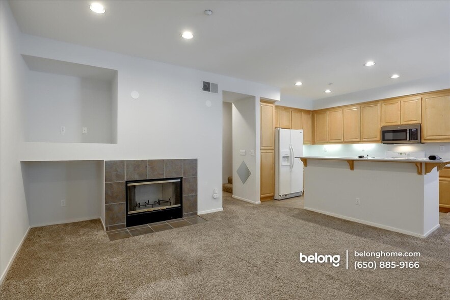 Building Photo - 292 Wildrose Common