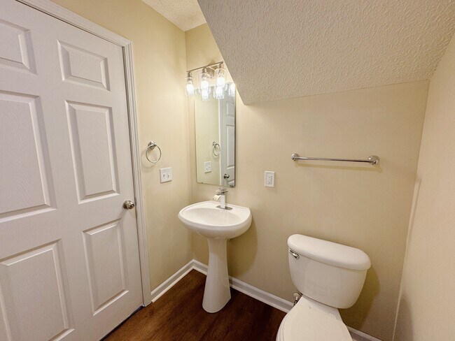 Building Photo - 1062 Ebenezer Avenue Ext