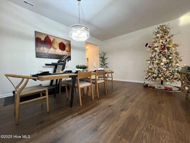 Building Photo - 742 Carnegie court