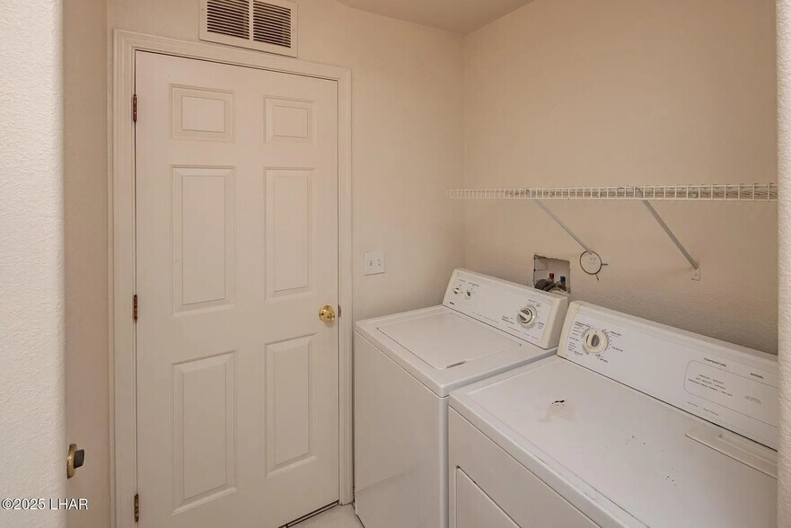Building Photo - 3188 Desert View Ct