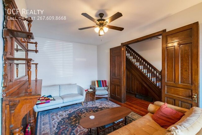 Building Photo - Gorgeous Large Manayunk Home with Parking