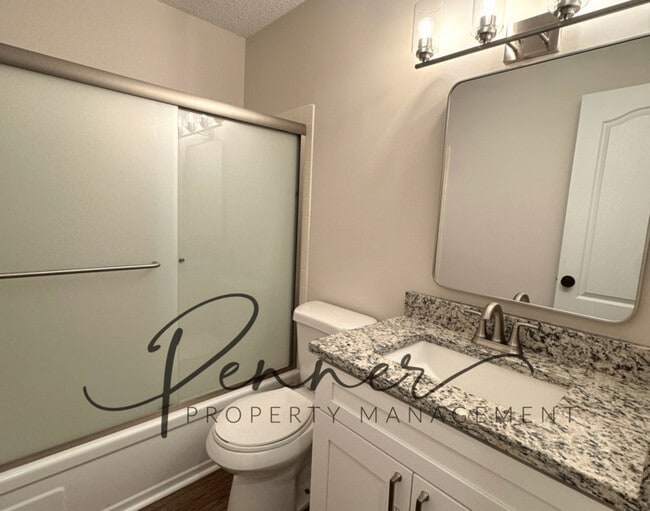 Building Photo - 811 NE Mulberry St