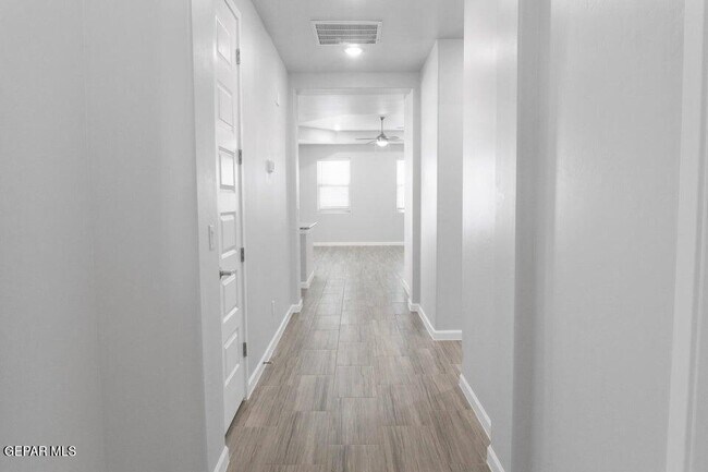 Building Photo - 512 Twilight Dr
