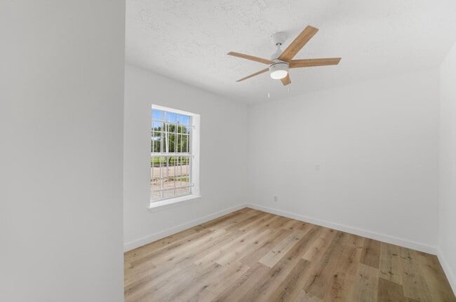 Building Photo - 3906 Simsbrook Dr
