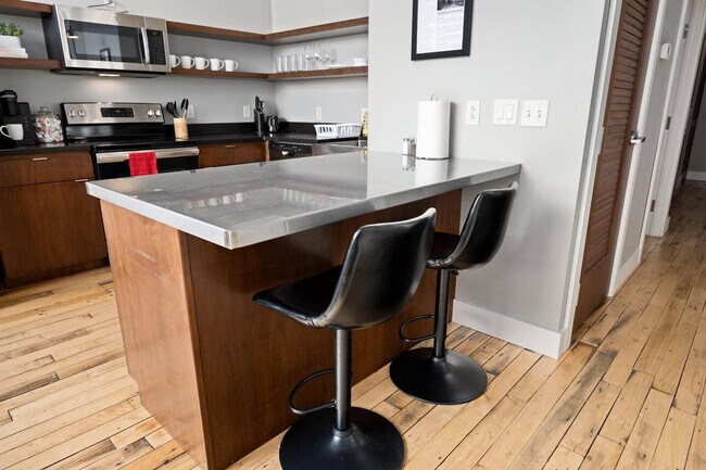 Building Photo - 1220 SW Washington St