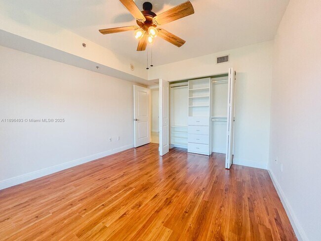 Building Photo - 2641 N Flamingo Rd