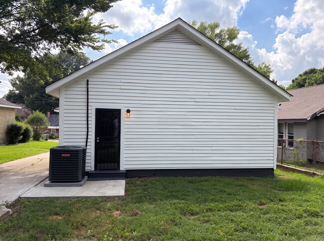 Building Photo - 1149 Raymond St