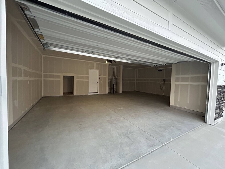 Garage - 3039 S Alcamo Way