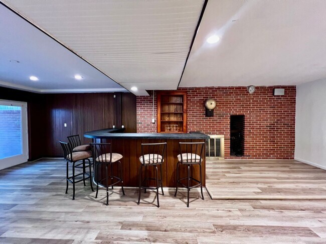Building Photo - STUNNING home with fully finished BASEMENT!!!