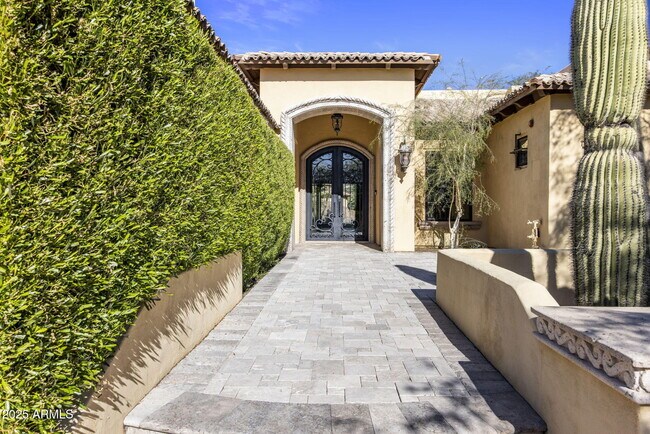 Building Photo - 9222 E Rimrock Dr