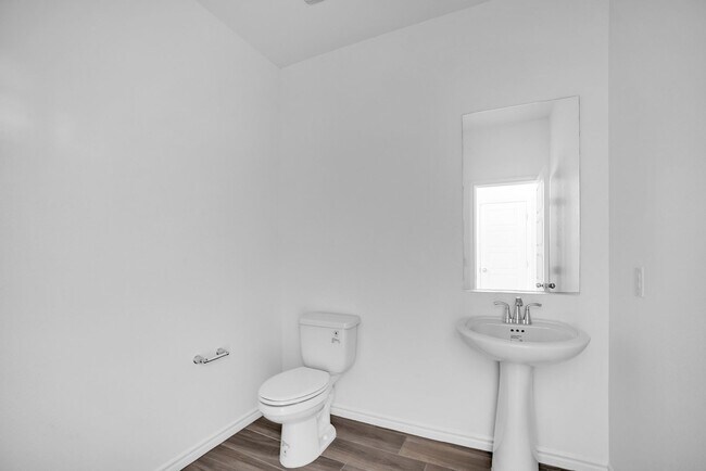 Building Photo - Stunning Home Located in the Desirable Bla...