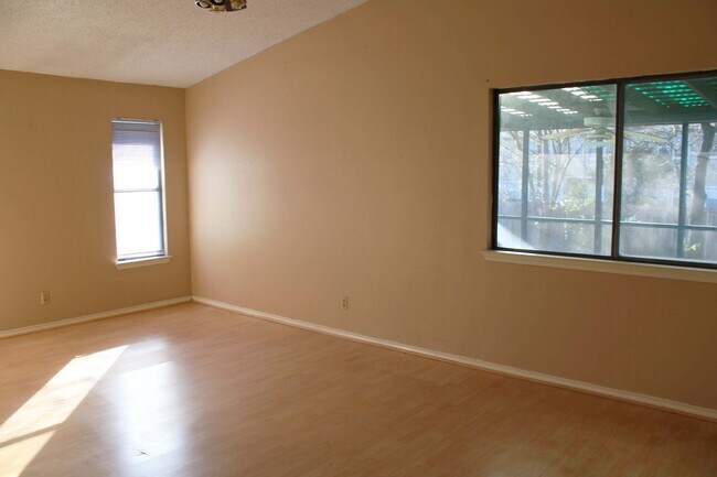 Building Photo - 4222 Clear Lake Dr