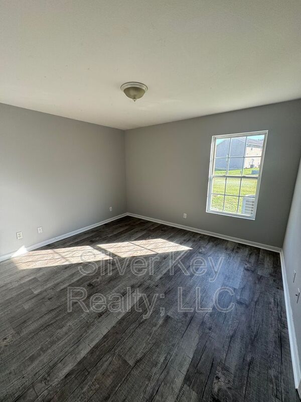 Building Photo - 268 Willow Creek Drive