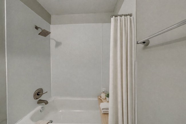 Building Photo - Charming 3 Bed Home with Fenced Yard in Tampa, FL