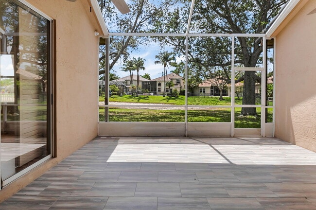 Building Photo - 12372 Cascades Pointe Dr