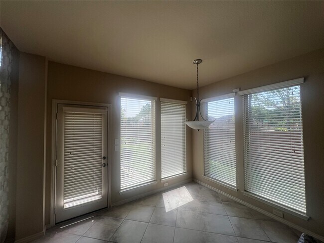 Building Photo - 2911 Meadows Pond Ln