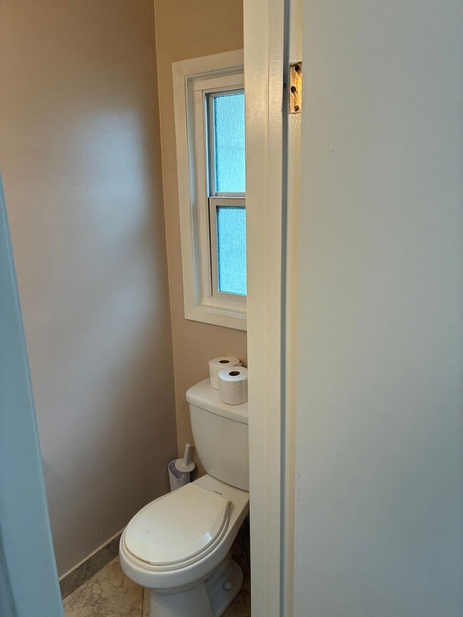 Building Photo - Beautiful 3 bedroom/1.5 bath Home in S. Land Park