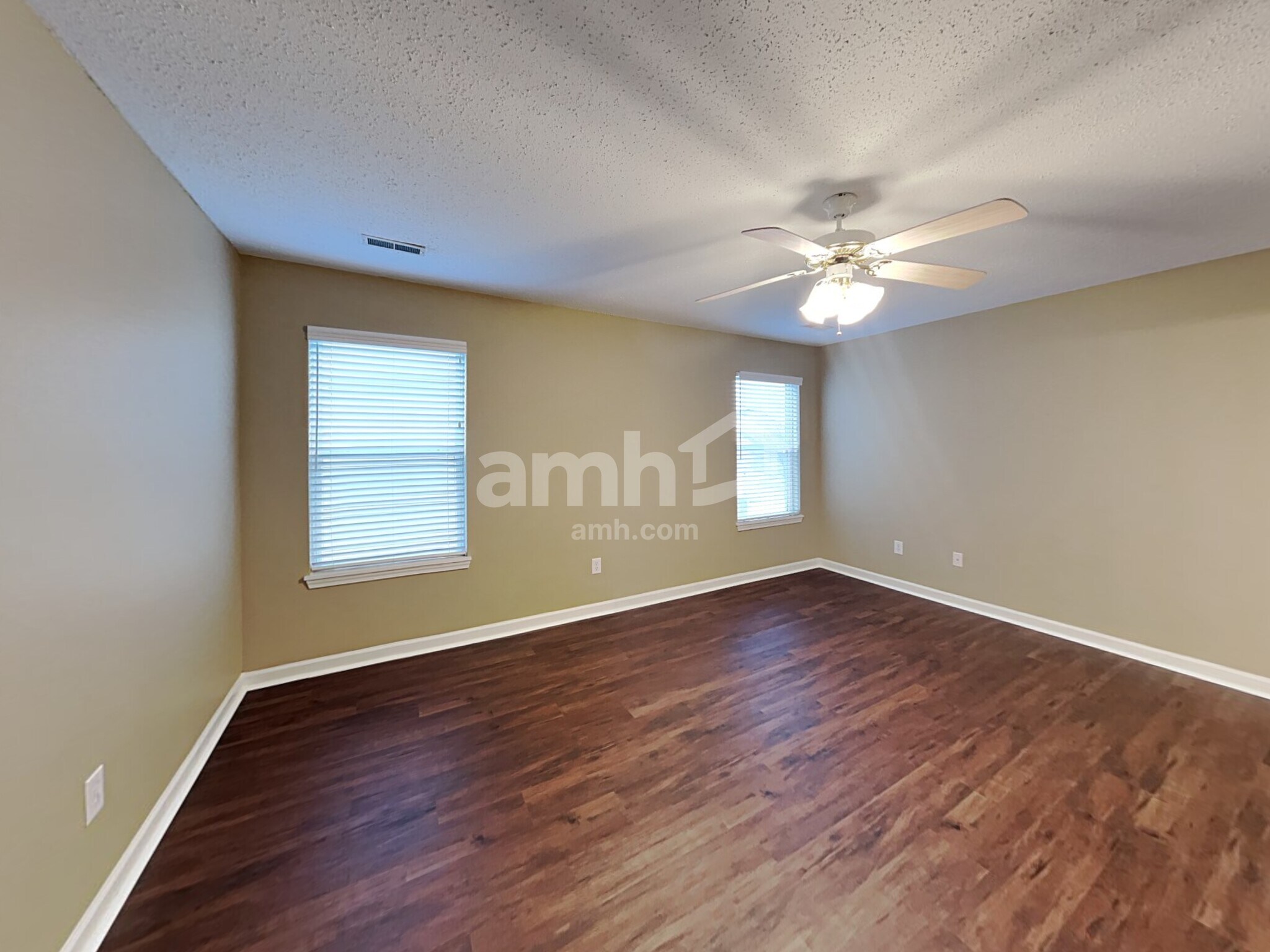 Building Photo - 657 Blue Meadow Dr