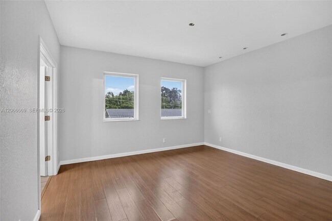 Building Photo - 5337 SW 40th Ave